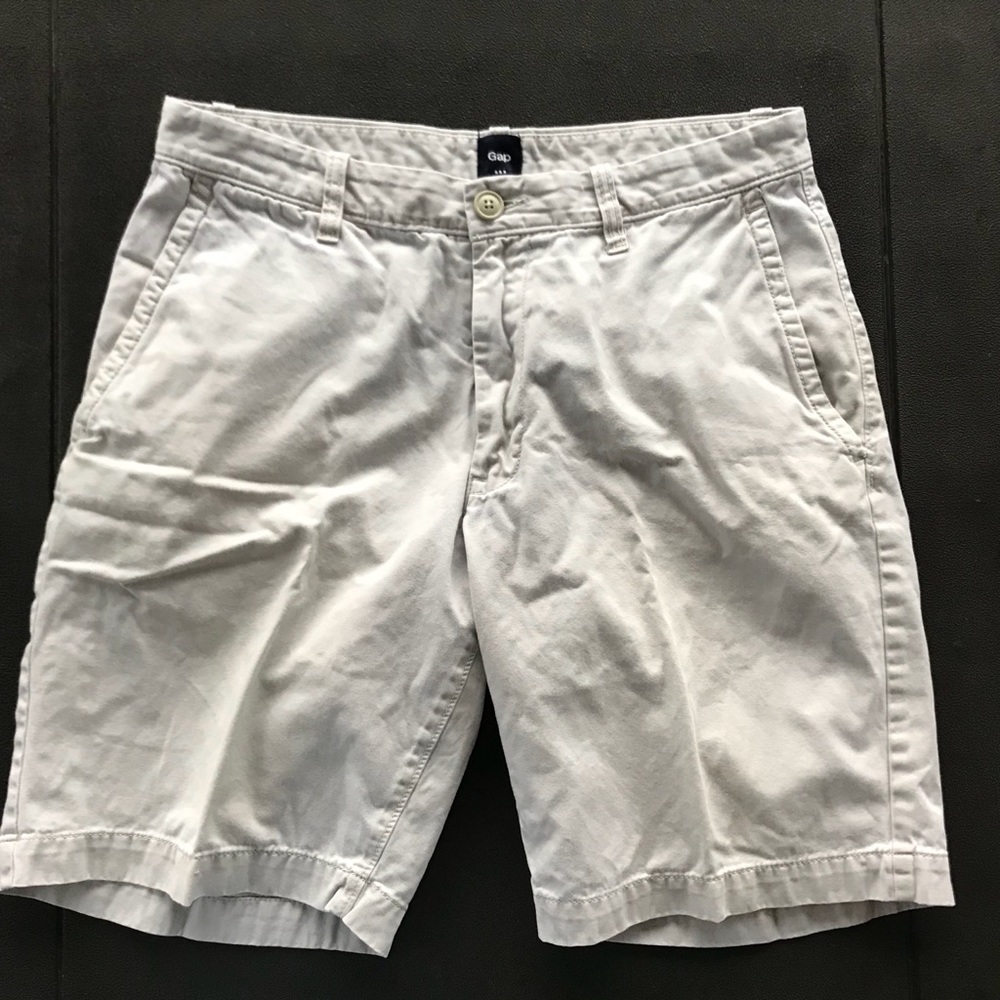 Gap khaki shorts